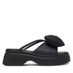 Klapki GOE. Czarne klapki damskie GOE, bez wzorów, bez obcasa. Za 279.99 zł.