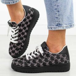 Czarne sportowe buty damskie McBraun 23362. Czarne obuwie sportowe damskie McBraun, bez wzorów, z tkaniny, na fitness i siłownię. Za 99.00 zł.