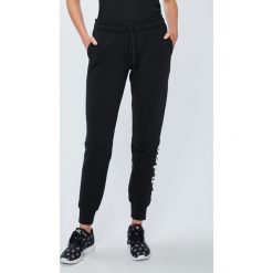 Adidas Performance - Spodnie Ess Lin. Legginsy damskie marki adidas Performance. W wyprzedaży za 129.90 zł.