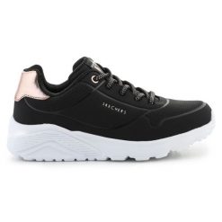 Buty Skechers Uno Lite Metallic Mode 310384L-BLK czarne. Czarne obuwie sportowe damskie bez wzorów. Za 316.64 zł.