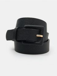 Pasek z imitacji groszkowej skóry - czarny. Czarne paski damskie Sinsay, bez wzorów, ze skóry. Za 9.99 zł.