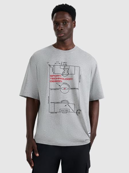 4F T-shirt oversize z nadrukiem męski - szary L. Szare t-shirty męskie 4f, l, bez wzorów, bez kołnierzyka. W wyprzedaży za 39.99 zł.