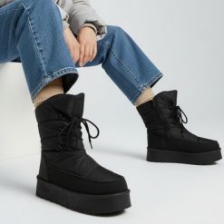 Śniegowce damskie Big Star, na platformie materiałowe ocieplane z okrągłym noskiem i na zamek, czarne, OO274884. Czarne kozaki damskie Big Star, z materiału, z okrągłym noskiem, bez obcasa, na platformie. Za 144.99 zł.