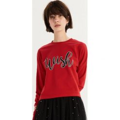 Bluza z połyskującym napisem - Czerwony. Bluzy damskie marki Sinsay. W wyprzedaży za 24.99 zł.