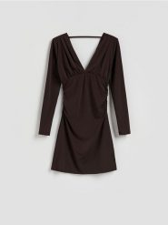 Sukienka z marszczeniami - ciemnobrązowy. Brązowe sukienki damskie Reserved, l, bez wzorów, z dzianiny, bez kołnierzyka, bez ramiączek, mini, dopasowane. Za 129.99 zł.