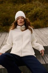 Rozpinana bluza beżowa. Brązowe bluzy damskie MOODO, l, bez wzorów, z poliesteru, bez kaptura. Za 149.99 zł.