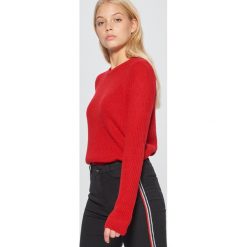 Sweter basic - Czerwony. Czerwone swetry damskie Cropp. Za 49.99 zł.