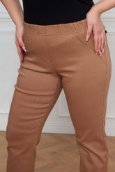 Beżowe spodnie Nilda z prostą nogawką wysoki stan PLUS SIZE XXL. Brązowe spodnie materiałowe damskie Nasi partnerzy, plus size, bez wzorów, z elastanu, z podwyższonym stanem. Za 159.90 zł.