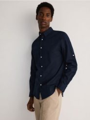 Koszula regular fit z lnem - granatowy. Niebieskie koszule męskie Reserved, l, bez wzorów, z bawełny, bez kołnierzyka, bez ramiączek. W wyprzedaży za 79.99 zł.