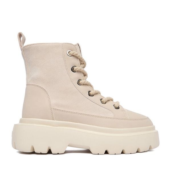 Trzewiki Roxy. Brązowe botki damskie Roxy, bez obcasa, na płaskiej podeszwie, bez zapięcia. Za 279.99 zł.