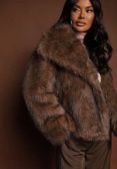 Brązowa Kurtka Futerko o Jednorzędowym Kroju z Szerokim Kołnierzem Dezile. Brązowe kurtki damskie Renee, l, bez wzorów, z dzianiny, bez kaptura. Za 209.99 zł.