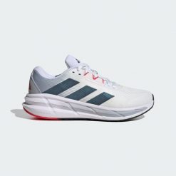 Buty do biegania Questar 3. Białe buty sportowe męskie Adidas, bez zapięcia, do biegania. Za 337.85 zł.