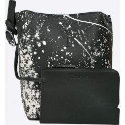 Calvin Klein - Torebka Inside Out Bucket Splash. Czarne torebki do ręki damskie Calvin Klein, w paski, z materiału. Za 499.90 zł.