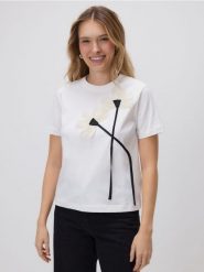 T-shirt z aplikacją - biały. Białe t-shirty damskie Reserved, l, z aplikacjami, z bawełny, klasyczne, bez kołnierzyka. Za 79.99 zł.