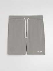 Szorty slim - szary. Szare szorty męskie Sinsay, l, bez wzorów. Za 39.99 zł.