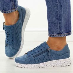 Niebieskie zamszowe skórzane półbuty damskie Jezzi 137. Niebieskie półbuty damskie Jezzi, na jesień, w ażurowe wzory, z jeansu, casualowe, bez obcasa, na płaskiej podeszwie, bez zapięcia. Za 239.00 zł.