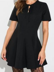 Sukienka mini z zakładkami - czarny. Czarne sukienki damskie Sinsay, l, bez wzorów, bez kołnierzyka, bez ramiączek, mini. Za 35.99 zł.