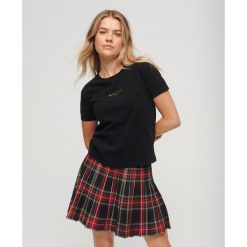 Luksusowa, dopasowana krótka koszulka sportowa z logo. Czarne koszulki sportowe damskie Superdry., bez wzorów, bez kołnierzyka, bez ramiączek. W wyprzedaży za 112.15 zł.