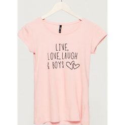 T-shirt z napisem - Różowy. Czerwone t-shirty damskie Sinsay, z napisami. Za 9.99 zł.