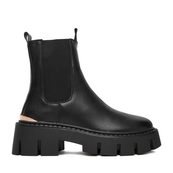 Sztyblety DeeZee. Czarne botki damskie DeeZee, bez obcasa, na płaskiej podeszwie, bez zapięcia. Za 139.99 zł.