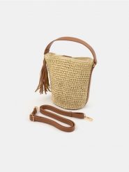 Pleciona torebka bucket - kremowy. Białe torebki do ręki damskie Sinsay, bez wzorów, bez dodatków. W wyprzedaży za 29.99 zł.