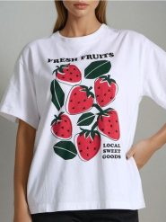 Koszulka z owocowym nadrukiem - biały. Białe t-shirty damskie Sinsay, l, bez wzorów, bez kołnierzyka. Za 29.99 zł.
