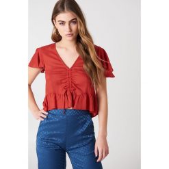 NA-KD Boho Bluzka z rozkloszowanymi rękawami - Red. Bluzki damskie marki NA-KD Boho. Za 40.95 zł.