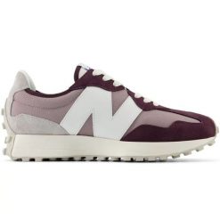 Buty sportowe damskie New Balance 327 sneakersy zamszowe fioletowe (U327CF). Fioletowe obuwie sportowe damskie bez wzorów, ze skóry. Za 695.44 zł.