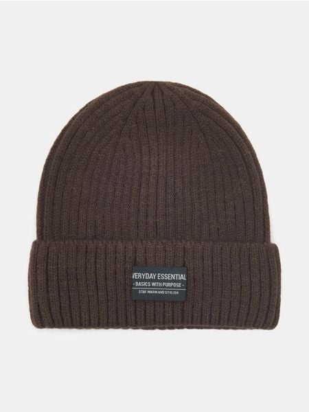 Prążkowana czapka beanie - brązowy. Brązowe czapki i kapelusze damskie Sinsay, bez wzorów, prążkowane. Za 19.99 zł.