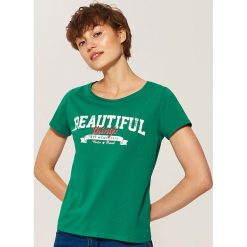 T-shirt z napisem - Zielony. T-shirty damskie marki House. Za 19.99 zł.