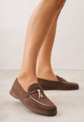 Brązowe Mokasyny z Imitacji Zamszu z Zawieszką na Nosku Theophitos. Brązowe mokasyny damskie Renee, eleganckie. Za 99.99 zł.