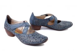 RIEKER 43773-12 blue, czółenka damskie. Niebieskie czółenka damskie Rieker, w ażurowe wzory, bez obcasa, na obcasie, bez zapięcia. Za 339.90 zł.