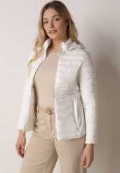 Biała Pikowana Kurtka Przejściowa z Kapturem i Elastycznymi Panelami Feziala. Białe kurtki damskie Born2be, na wiosnę, l, bez wzorów, z jeansu, z kapturem. Za 139.99 zł.