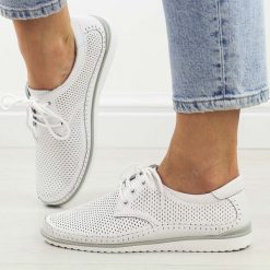 Białe wt skórzane ażurowe półbuty damskie T.Sokolski W26-01. Białe półbuty damskie Sokolski, na lato, w ażurowe wzory, z jeansu, eleganckie, z okrągłym noskiem, bez obcasa, bez zapięcia. Za 209.00 zł.