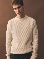 Sweter ze strukturalnej dzianiny - beżowy. Brązowe swetry przez głowę męskie Reserved, l, bez wzorów, z bawełny, bez kołnierzyka. W wyprzedaży za 69.99 zł.