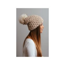 POMPOM - beżowa czapka oversize z naturalnym futerkiem. Brązowe czapki i kapelusze damskie marki Pompom, z wełny. Za 219.00 zł.
