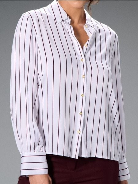 Wiskozowa koszula regular fit w paski - bordowy. Czerwone koszule damskie Sinsay, l, bez wzorów, z wiskozy, bez kołnierzyka, bez ramiączek. Za 29.99 zł.