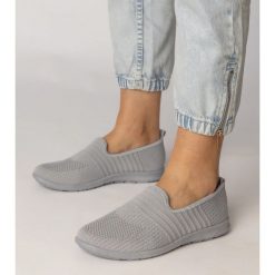 Szare damskie tenisówki. Szare trampki i tenisówki damskie bez wzorów, z jeansu, eleganckie, bez zapięcia. Za 89.18 zł.