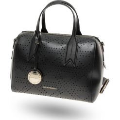 TOREBKA Emporio Armani. Czarne plecaki damskie Emporio Armani, z aplikacjami, ze skóry ekologicznej, z nadrukiem, bez dodatków. Za 593.00 zł.