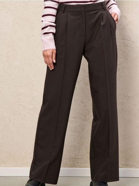 Spodnie wide leg z zakładkami - brązowy. Brązowe spodnie materiałowe damskie Sinsay, l, bez wzorów. Za 59.99 zł.