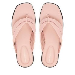 Japonki Tommy Hilfiger. Czerwone klapki damskie Tommy Hilfiger, bez wzorów, bez obcasa. Za 359.99 zł.