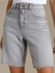 Bermudy jeansowe - szary. Szare szorty damskie Sinsay, bez wzorów, z jeansu. Za 49.99 zł.