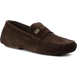 Mokasyny TOMMY HILFIGER - Seasonal Hardware Suede Loafer FM0FM01807 Coffeebean 212. Brązowe mokasyny męskie Tommy Hilfiger, ze skóry. W wyprzedaży za 419.00 zł.