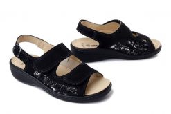 Dr. Brinkmann 710135-01 czarny, sandały damskie. Czarne sandały damskie Dr. Brinkmann, bez wzorów, bez obcasa, na koturnie, bez zapięcia. Za 315.92 zł.