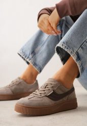 Beżowe Zamszowe Sneakersy w Stylu Klasycznych Tenisówek ze Skórzaną Wkładką Riosera. Brązowe obuwie sportowe damskie Born2be, bez wzorów, z jeansu, tenisowe. Za 189.99 zł.