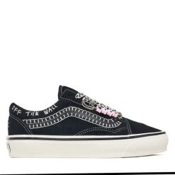 Tenisówki Vans. Czarne trampki i tenisówki damskie Vans, bez wzorów, bez zapięcia. Za 499.99 zł.