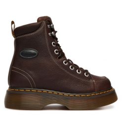 Trzewiki Dr. Martens. Brązowe botki damskie Dr. Martens, bez obcasa, na płaskiej podeszwie, bez zapięcia. Za 899.99 zł.