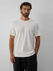 4F T-shirt regular gładki męski - kremowy M. Białe t-shirty męskie 4f, m, bez wzorów, z bawełny, klasyczne, bez kołnierzyka. Za 69.99 zł.