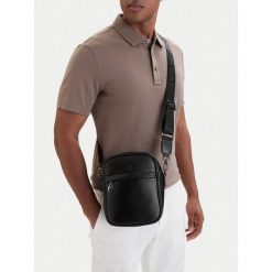 Saszetka Beverly Hills Polo Club. Czarne saszetki męskie Beverly Hills Polo Club, młodzieżowe, małe. Za 149.99 zł.