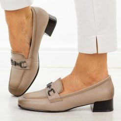 Beżowe skórzane półbuty damskie na obcasie Vinceza 39978. Brązowe półbuty damskie VINCEZA, na jesień, z aplikacjami, z jeansu, biznesowe, bez obcasa, na obcasie, bez zapięcia. Za 219.00 zł.